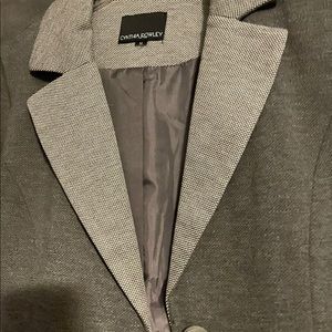 Gorgeous gray & white Cynthia Rowley blazer pleated back, medium button front!